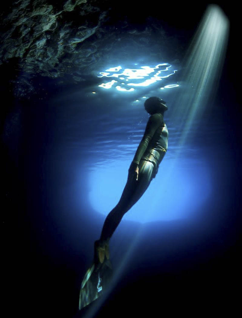 Vis Blue Cave Diving
